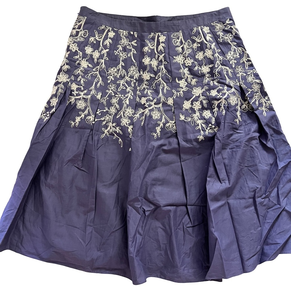 Ann Taylor Skirt with Embroidery Size 8 - Picture 6 of 8
